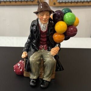 Vintage Royal Doulton "The Balloon Man" Figurine (Model HN1954). Made in England